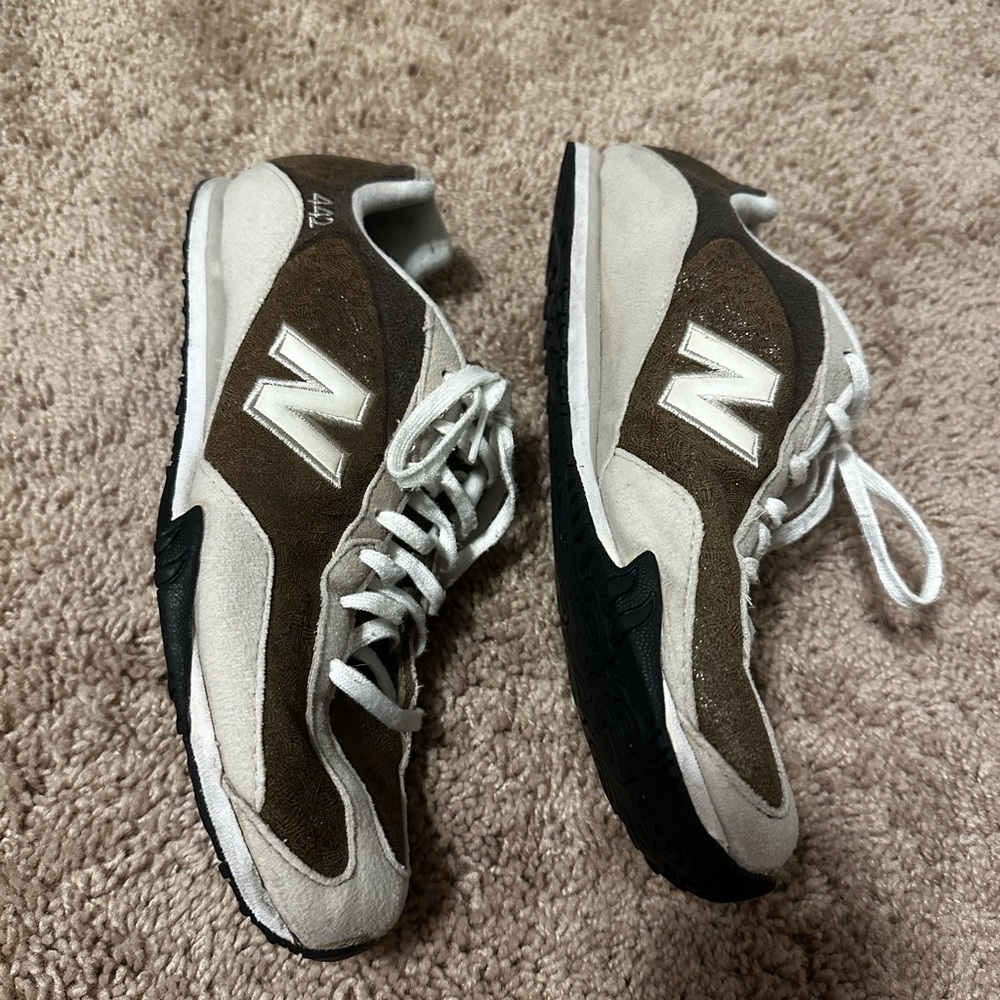 New Balance 442